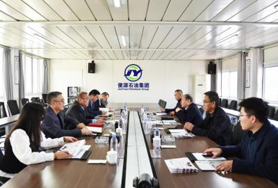 農(nóng)高區(qū)黨工委委員、管委會(huì)副主任曹永湖到俊源石油走訪(fǎng)